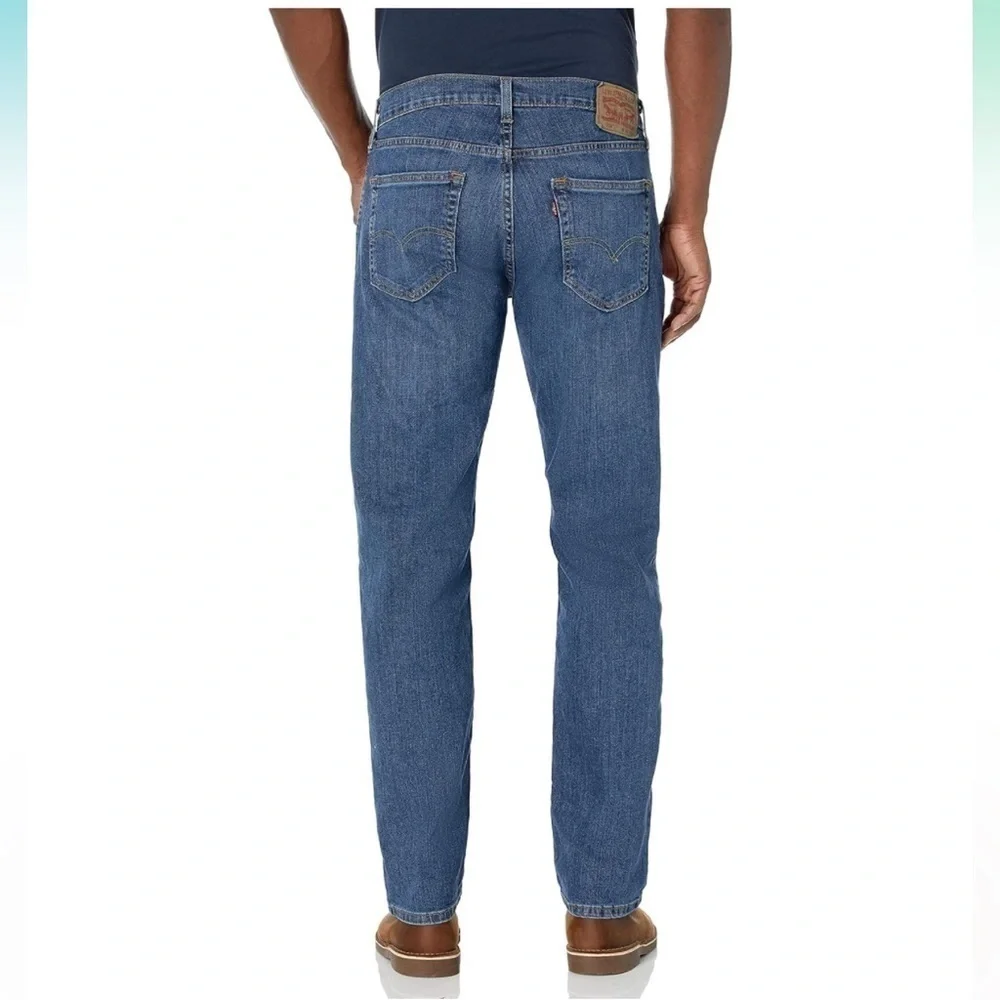 Levis Relaxed Jeans